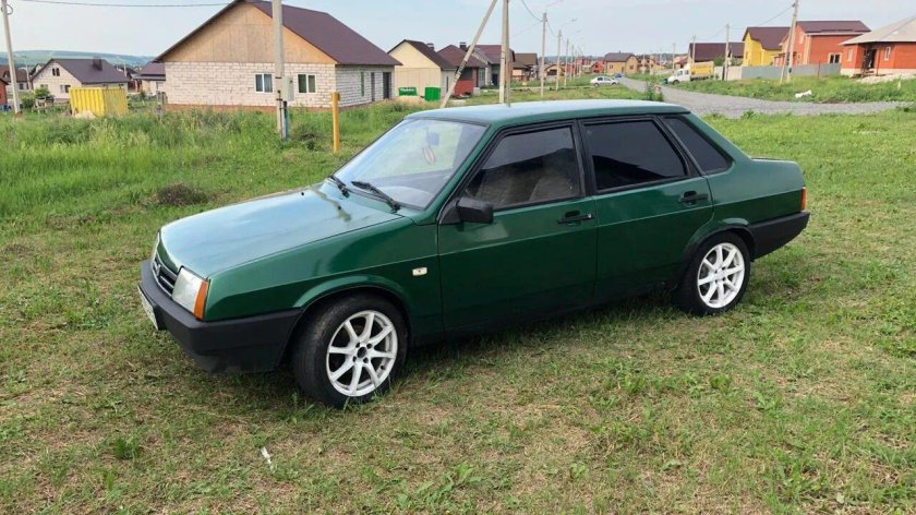 ВАЗ 21099 зеленая