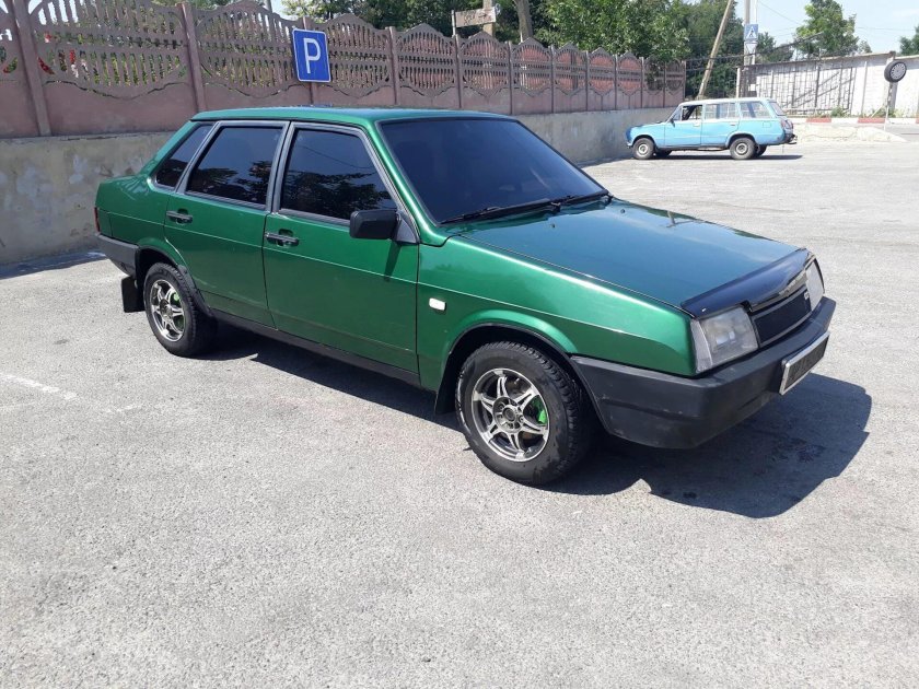 ВАЗ 99 темно зеленая