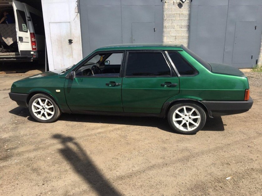 ВАЗ 21099 темно зеленая