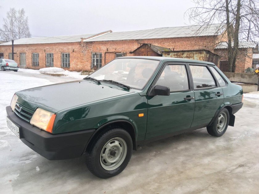 ВАЗ 21099 тёмно зелёная