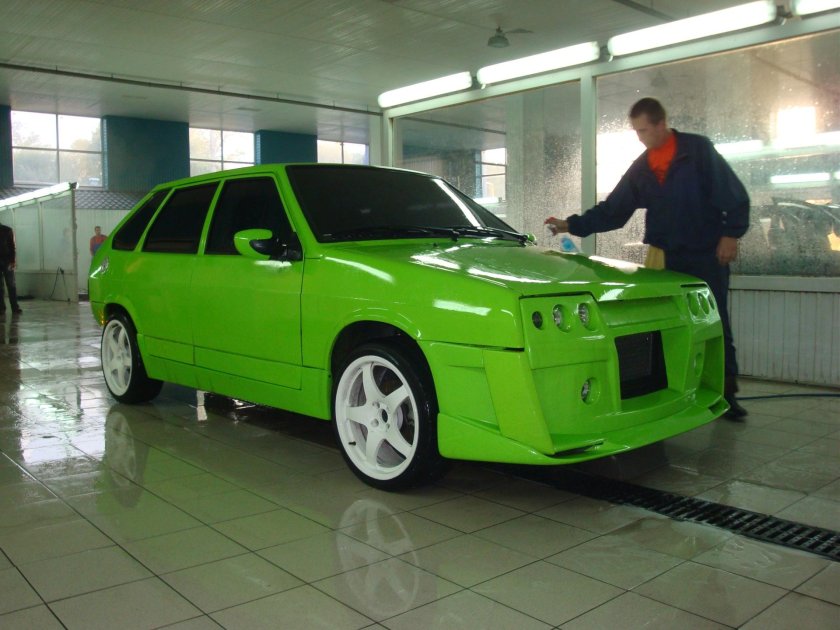 Салатовая ВАЗ 2109