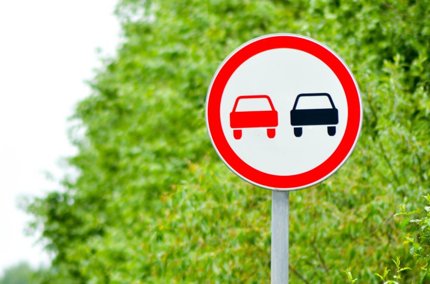 Знак обгон запрещен