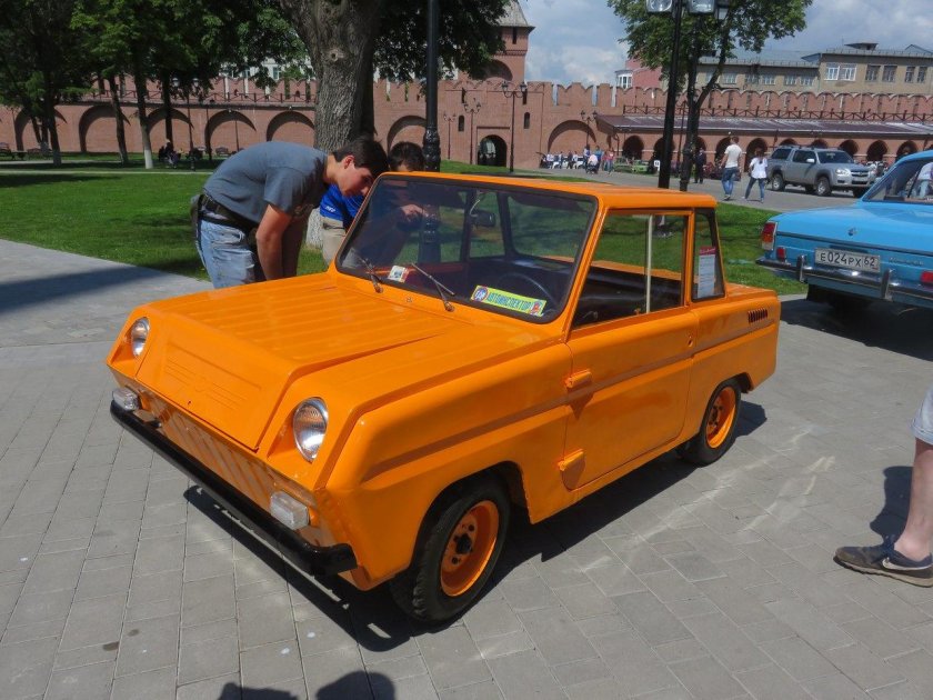 Инвалидка машина оранжевая