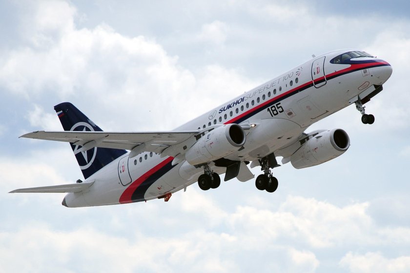 Суперджет 100 самолет