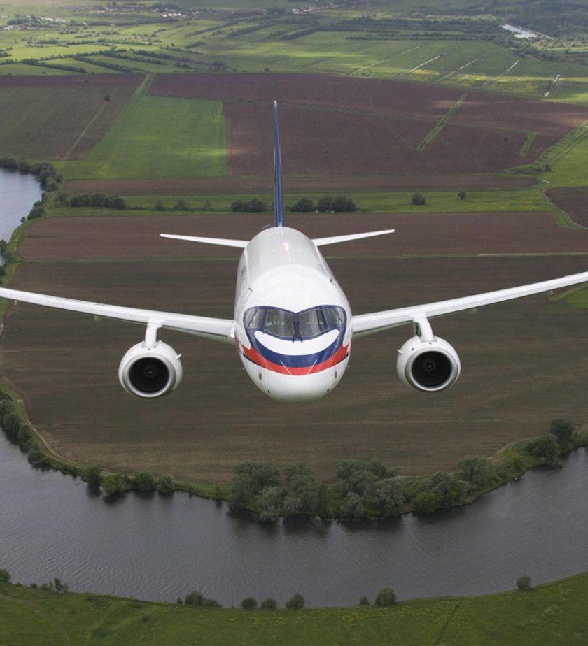 Самолет sukhoi superjet 100