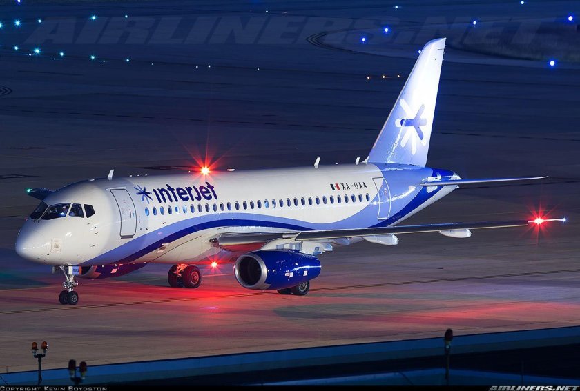 Суперджет 100 самолет