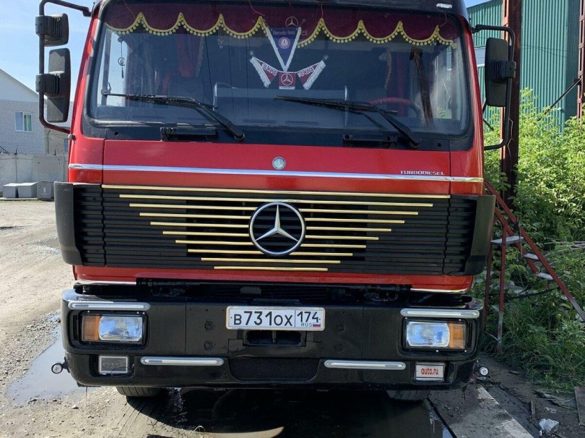 Грузовой мерседес