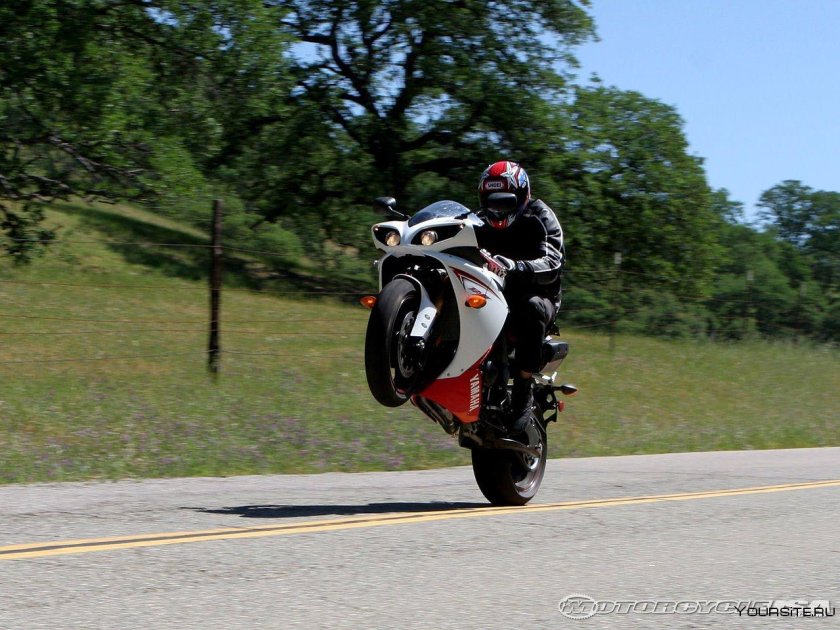 Yamaha r1 стант