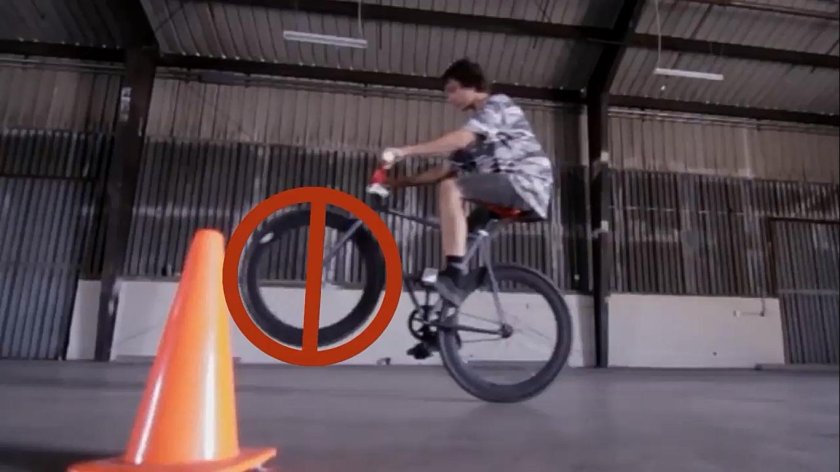 Езда на заднем колесе велосипеда