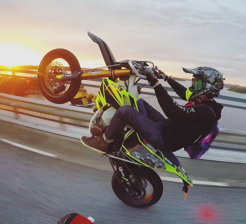 Стант на супермото