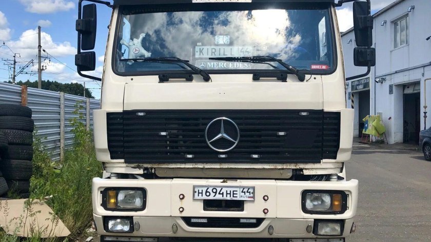 Мерседес 1827