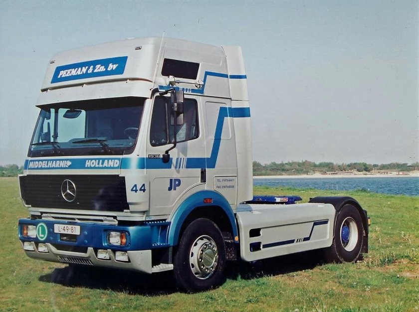 Мерседес Бенц 2435