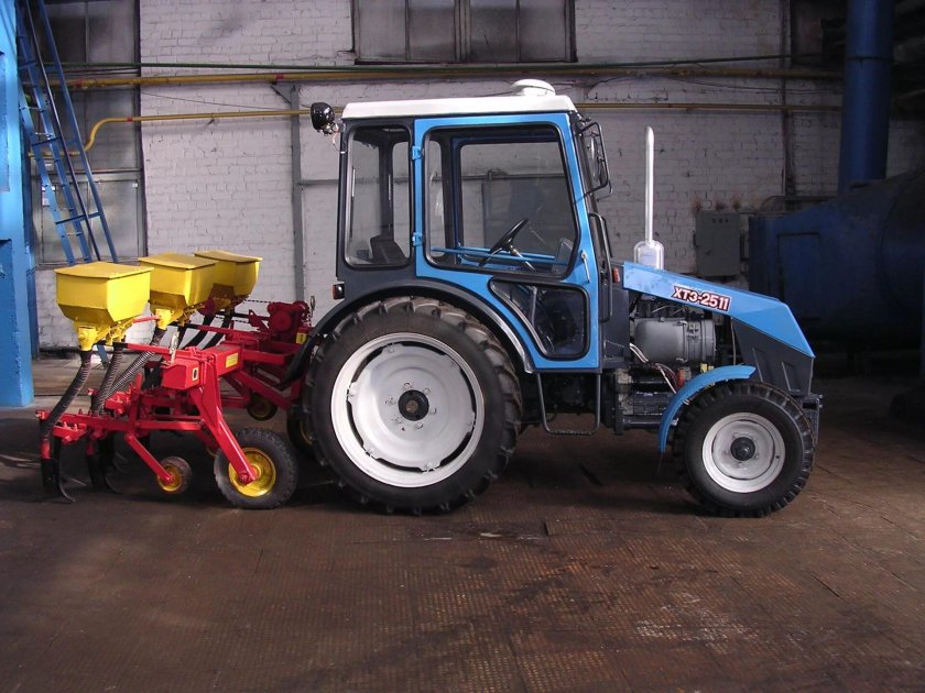 ХТЗ-2511 трактор