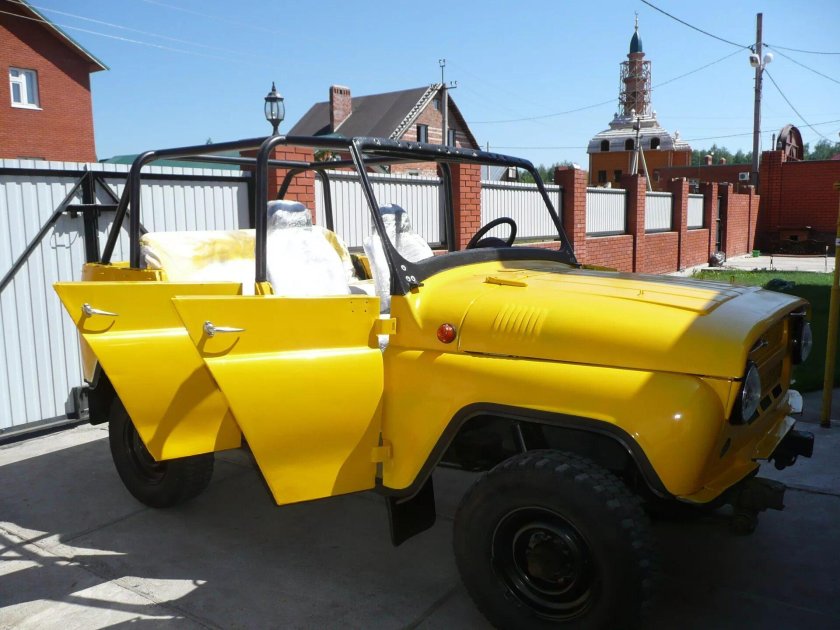 УАЗ 469 жёлтый тентованный