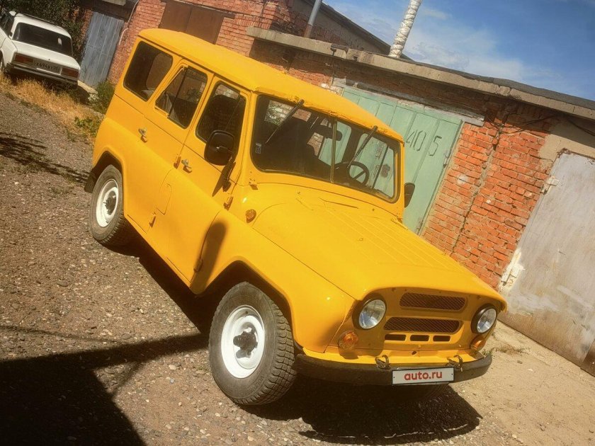 Желтый уаз 3151