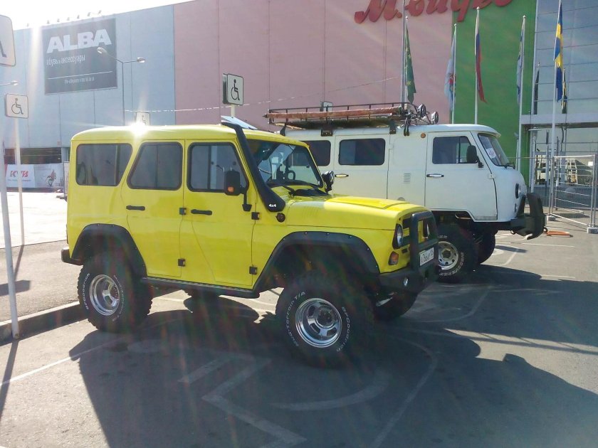 УАЗ 469 желтый