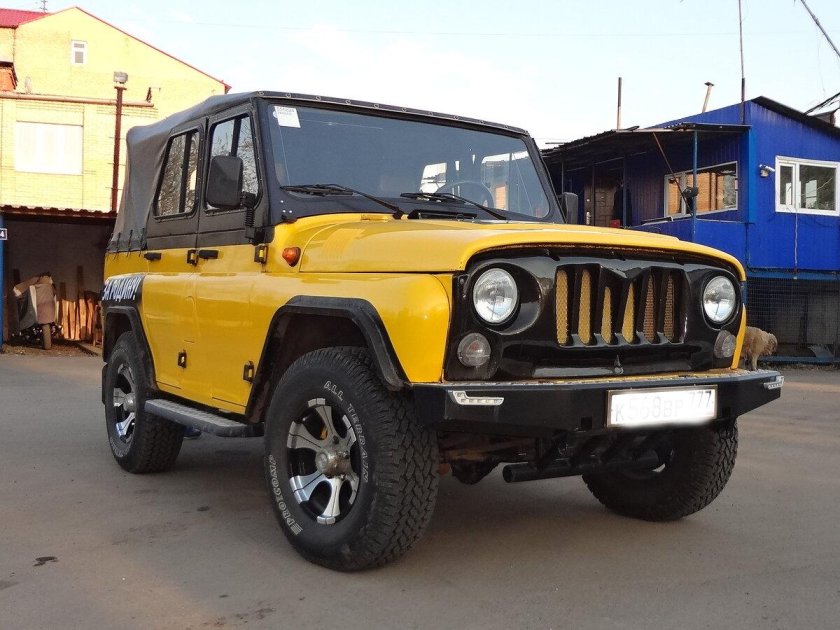 Тюнинг УАЗ 469 желтый