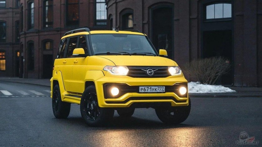 Желтый УАЗ Патриот