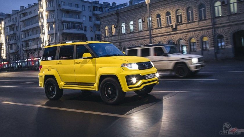 Желтый УАЗ Патриот