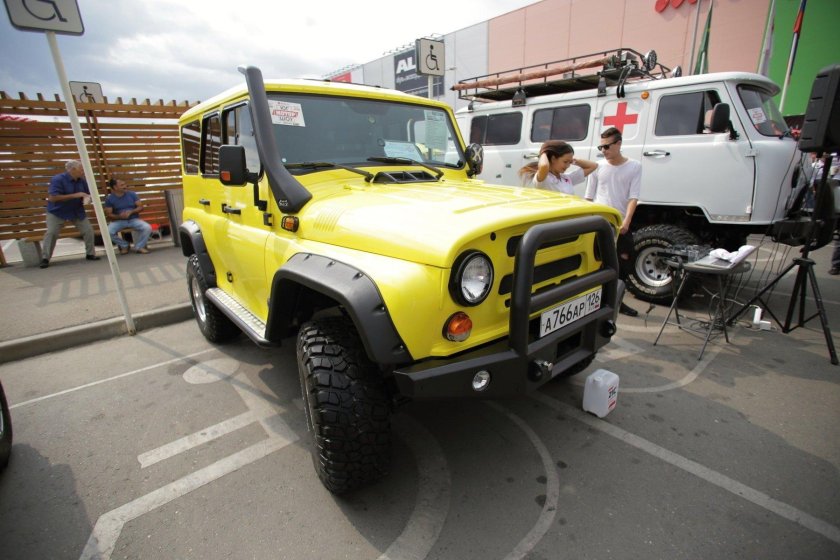 УАЗ желтый Раптор