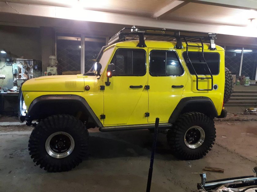 УАЗ 469 желтый