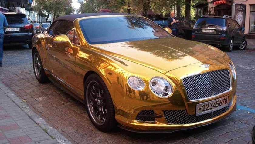 Bentley Bentayga золотой