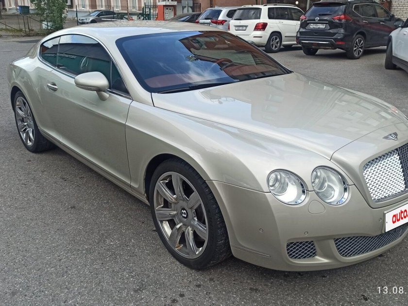Машина bentley continental gt