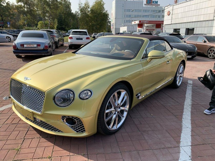 Машина bentley continental gt