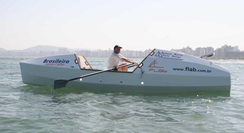 Гребная лодка с каютой