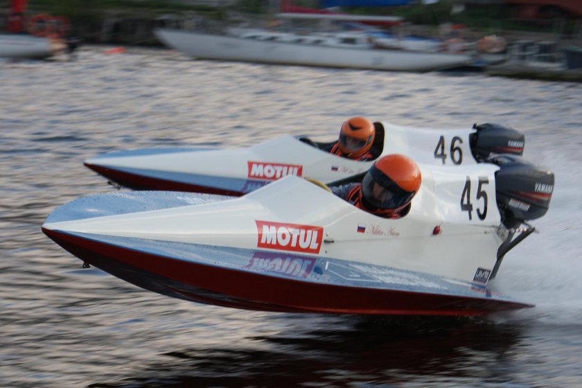 Спортивная лодка глиссер