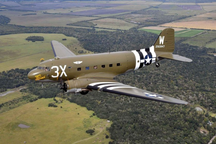 Самолет c-47 Skytrain