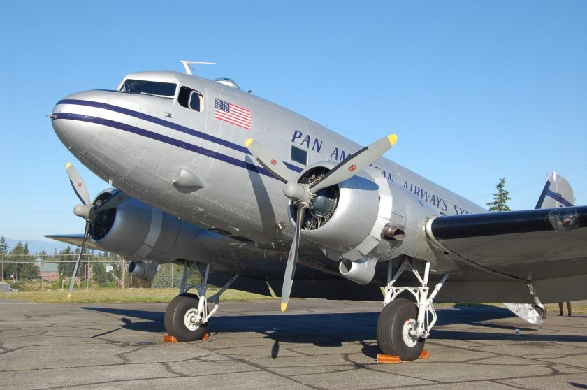 DC-3 самолет
