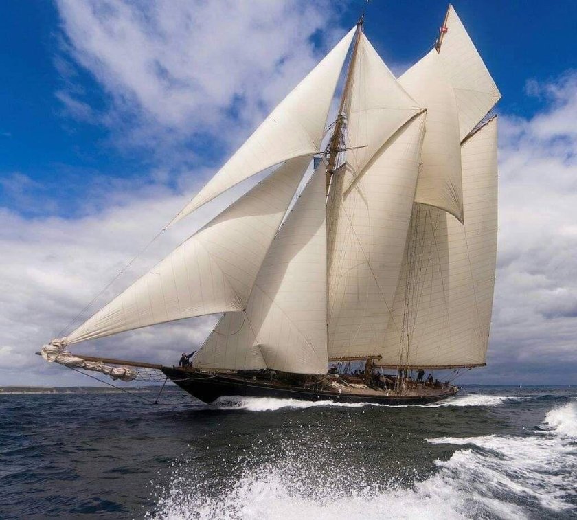 Парусная яхта Бригантина