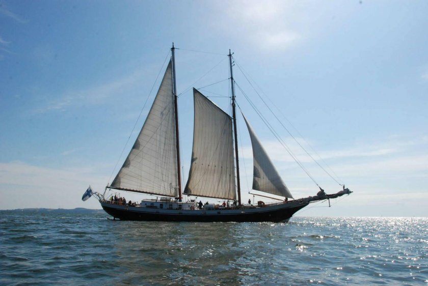 Яхта Амазон парусная