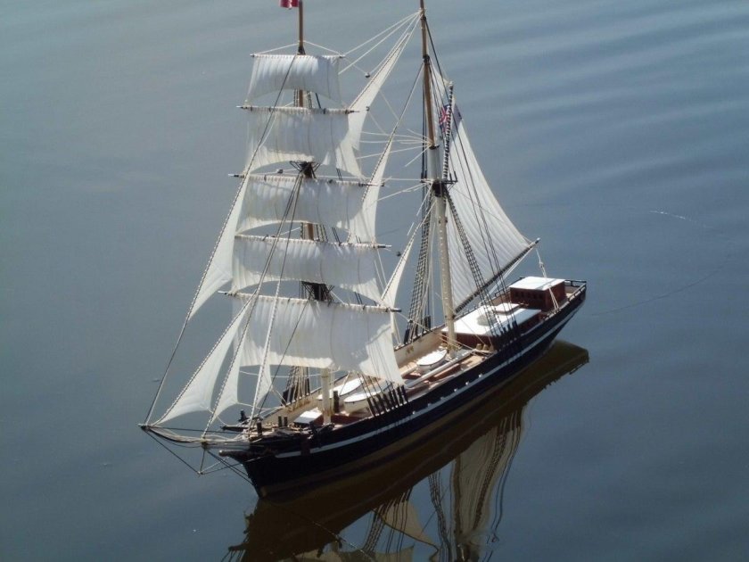 Парусная яхта Бригантина