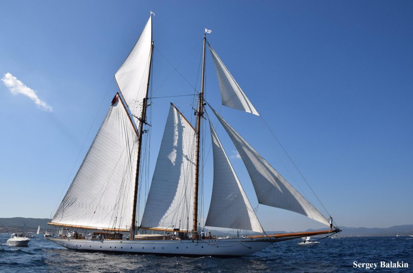 Двухмачтовая гафельная шхуна