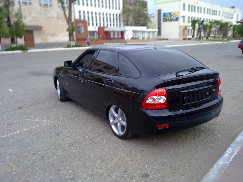 Приора 2 хэтчбек черная