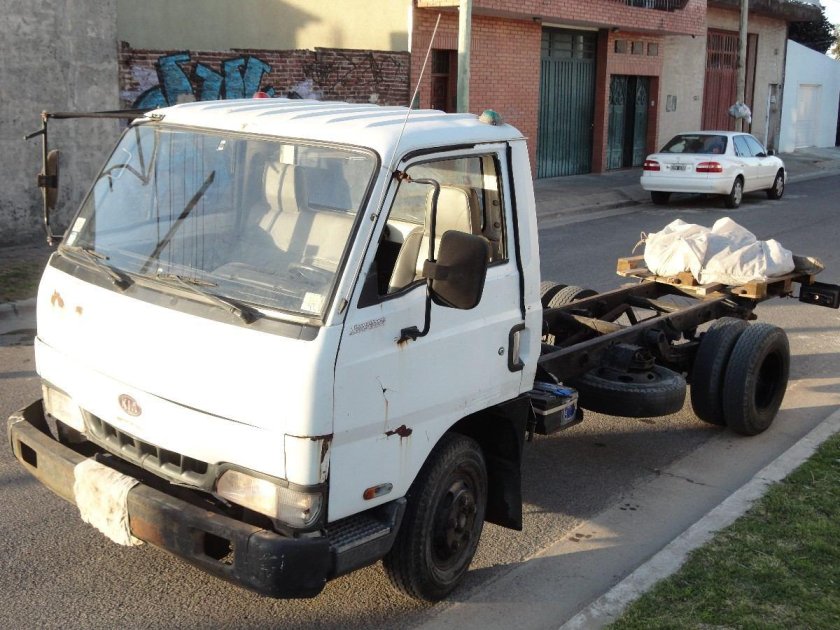 Ниссан бортовой грузовик