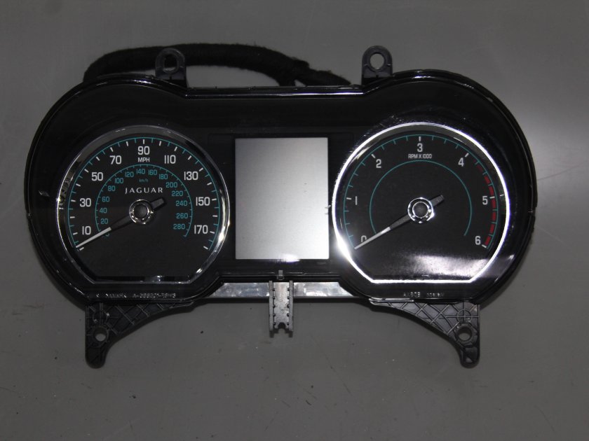 Приборная панель Jaguar XF