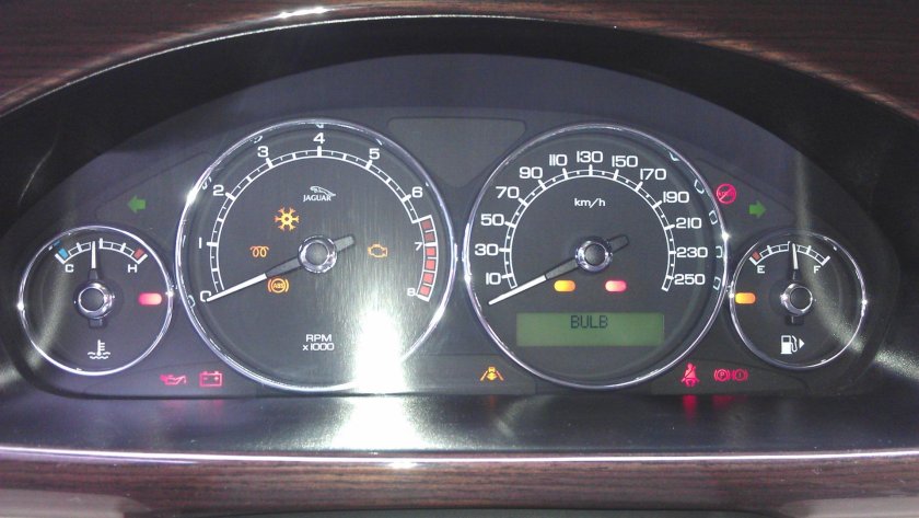 Приборная панель Jaguar x-Type