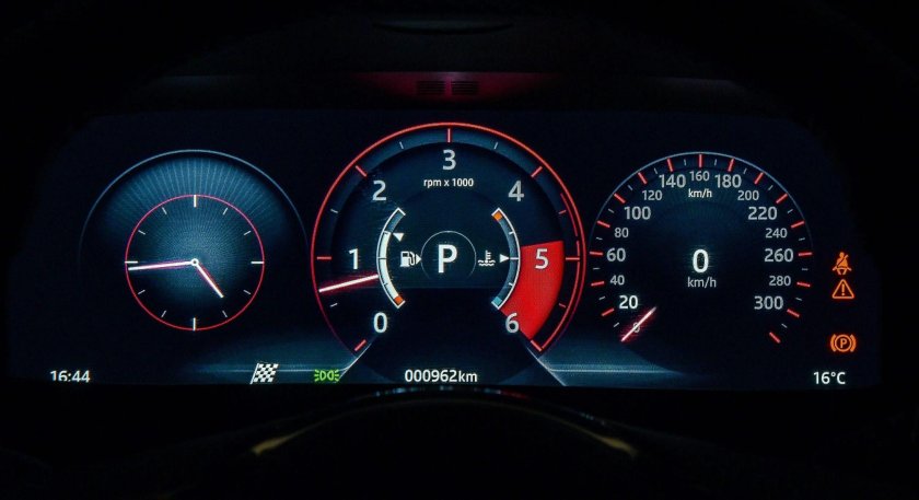 Jaguar f-Pace приборная панель