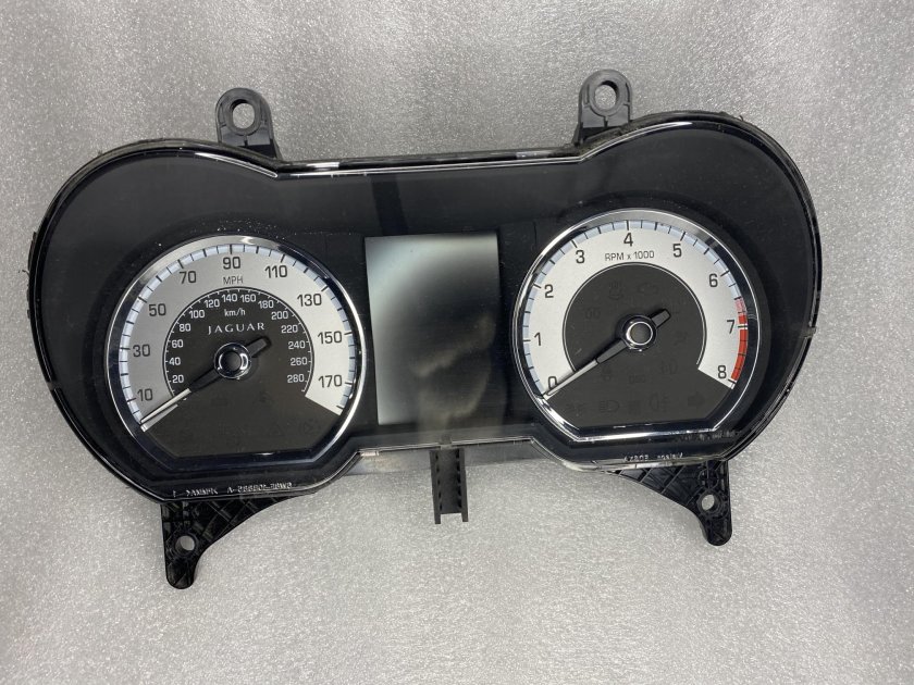 2010-Jaguar XFR панель приборов