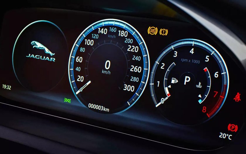 Jaguar f-Pace приборная панель