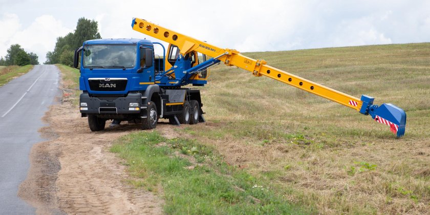 Экскаватор-планировщик EW-25-m1 Святовит