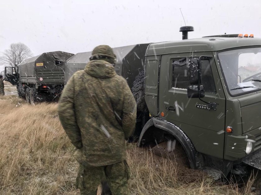 Военный КАМАЗ 5350 военный в грязи