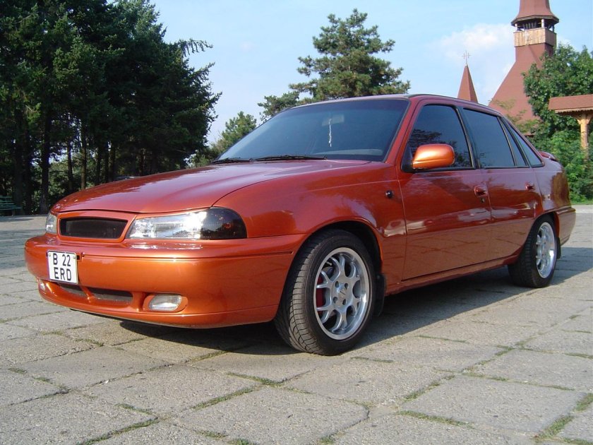 Daewoo Nexia оранжевый
