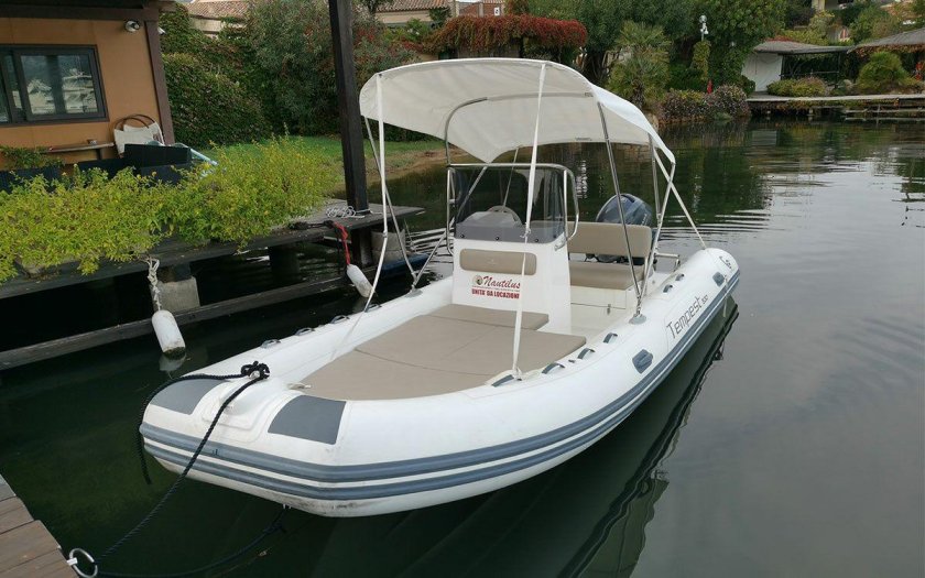 Моторная лодка