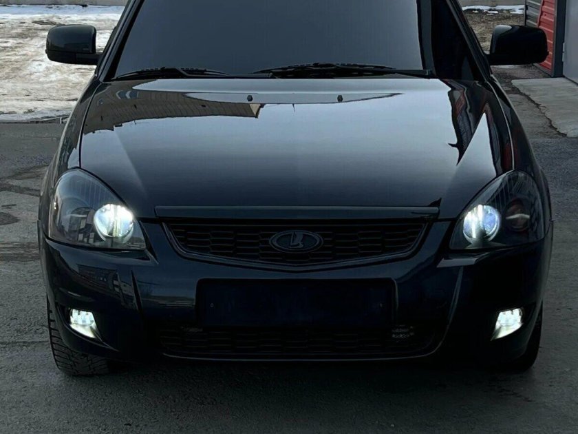 Лада приора черная