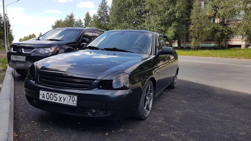 Лада Приора 2 черный фары