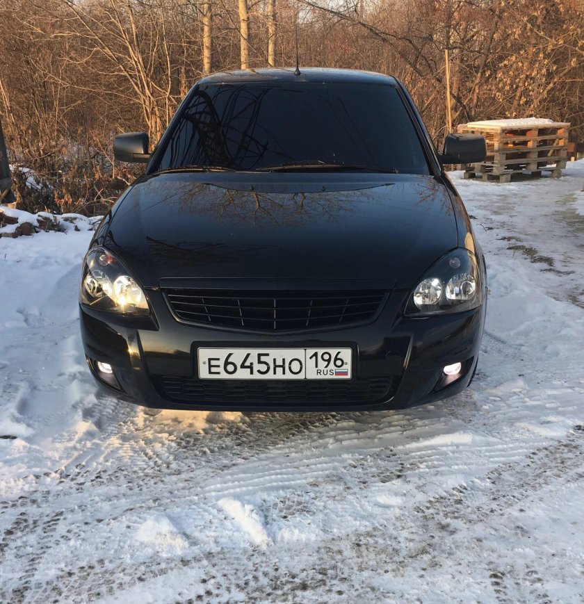 Приора хэтчбек черная 196 рег